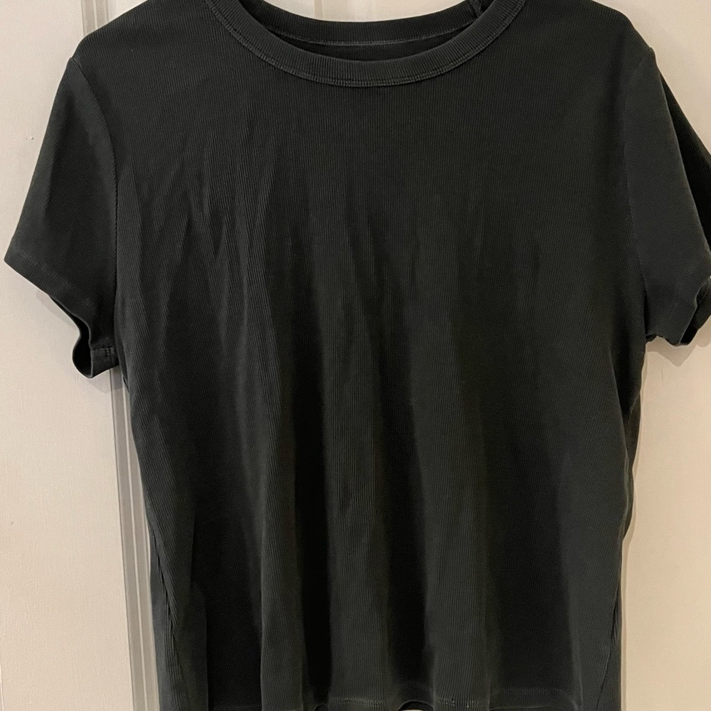 Old Navy Snug Ribbed Crew Tee in Charcoal Gray